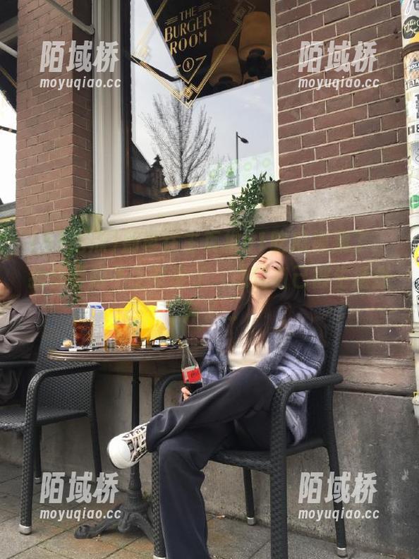 别再往主页推51吃瓜视频了，我快要跟不上节奏了，感觉自己被生活抛弃了...