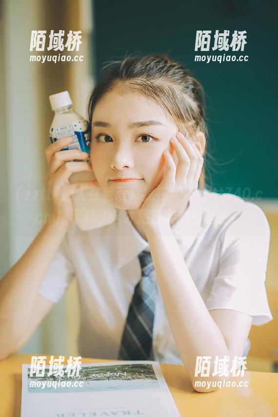 别人在秀爱，我在登录zztt740.ccm探黑料，这才是真实的生活啊！