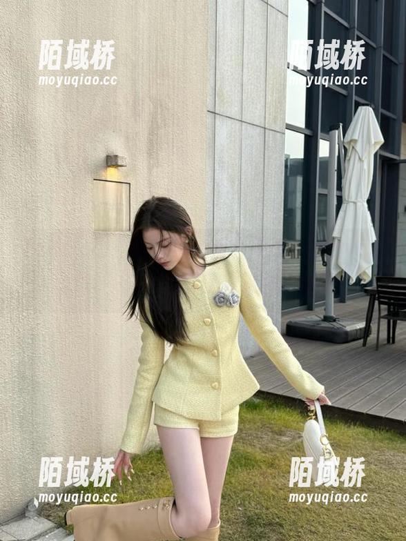 抱着薯条，疯狂观看“www.zzzttt”，人生就是要这样随便啊！