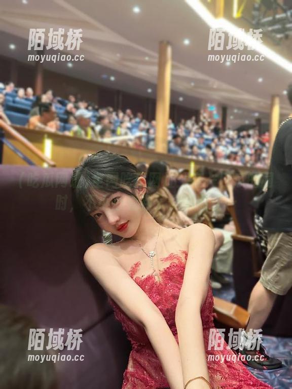 全网吃瓜网址：在一口瓜的同时，不小心看到了你的前任…