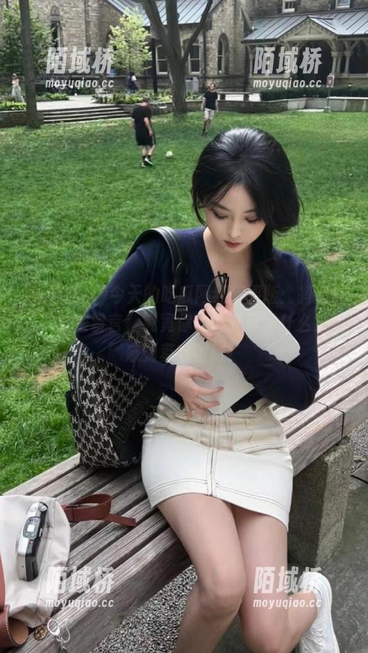 今天的吃瓜网红苹果版：抖音在线的秘密留言，究竟你和谁分享了什么？她感到莫名紧张！