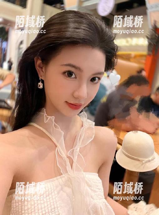 哪位网红又把风头抢走了？下载最新吃瓜一探究竟！