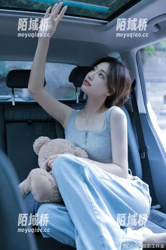 看到黑料app发布的官网入口，我只想说：设计师你在哪里！