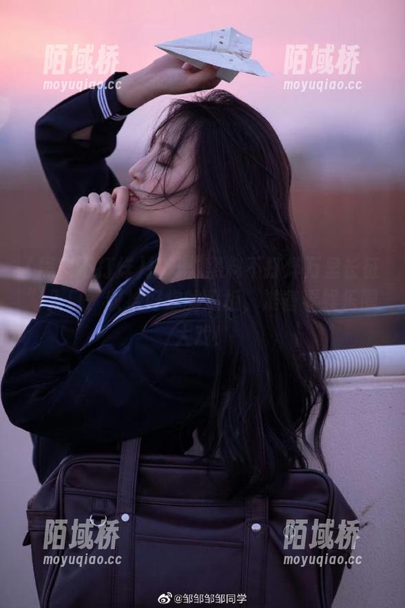 打开“黑料不打烊万里长征”入口，收拾好你的瓜板，准备看娱乐圈大戏！