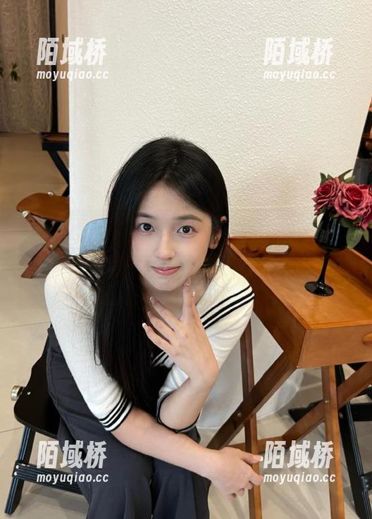 91黑料正能量苹果版：追踪八卦是件正能量的事情，愚弄自己也好，期待更新也罢！
