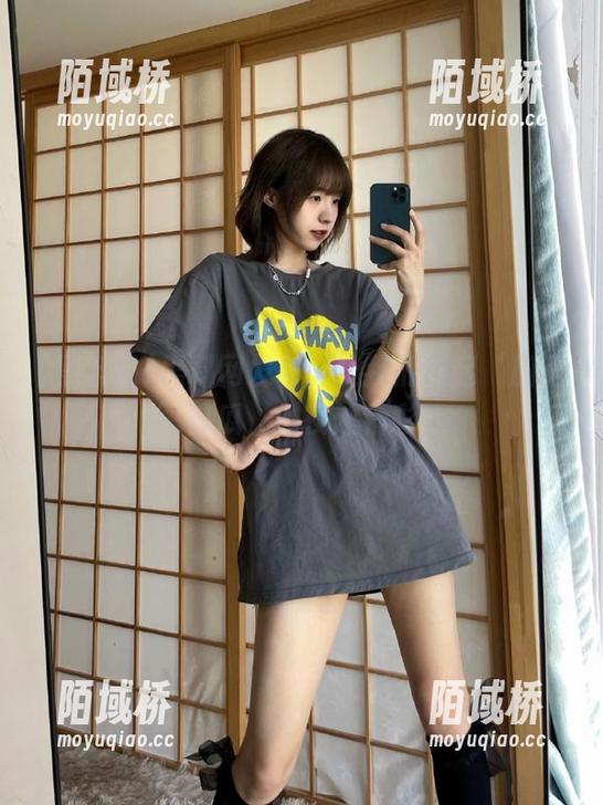 黑料网发布：让我们一起‘加班’追瓜，越夜越精彩！