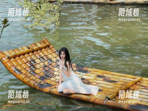 真正的黑料王国：黑料网开启永久免费模式，让你心甘情愿求瓜！