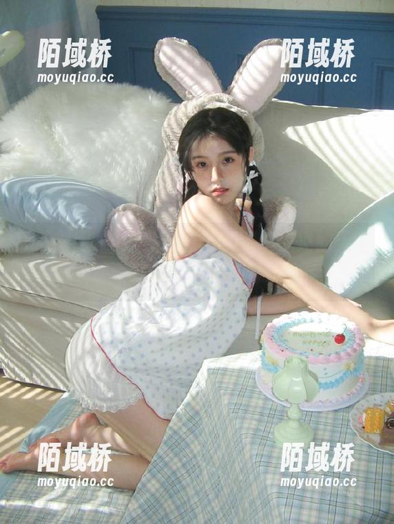 黑料网址app：吃瓜党的天堂，快来看看谁又掉进八卦坑里了！