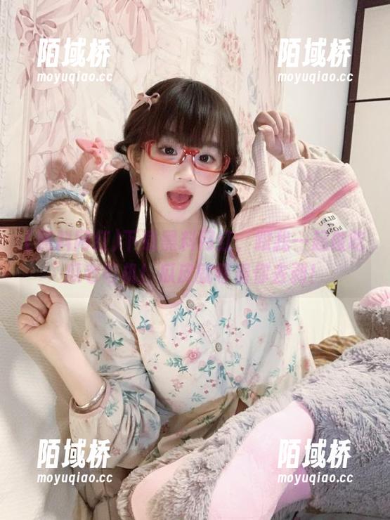 下载黑料网红，跟我一起做吃瓜老司机！瓜皮就等着你去剥！
